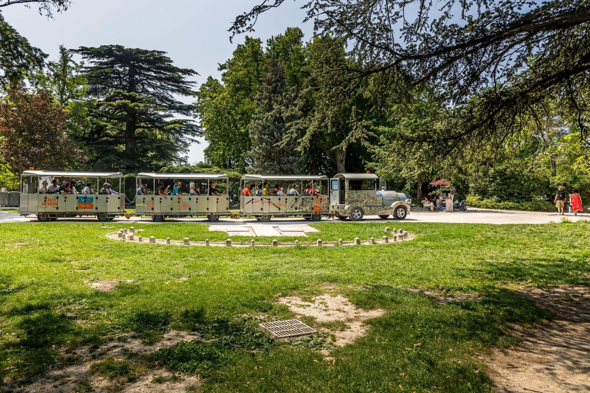 Camping Les Avignon - La Laune Вільнев-лез-Авіньйон Екстер'єр фото