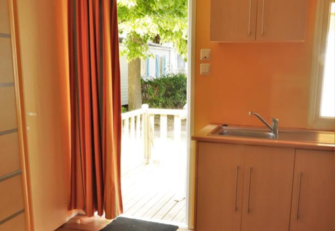 Camping Les Avignon - La Laune Вільнев-лез-Авіньйон Номер фото